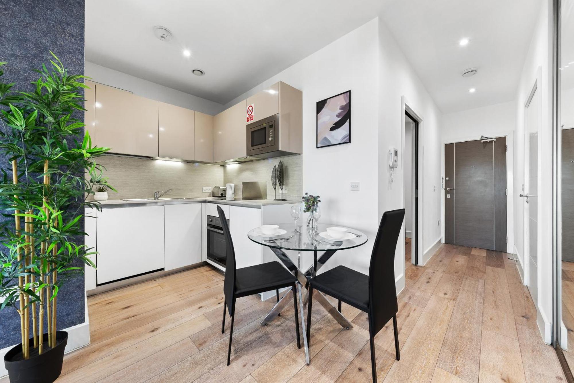 Modern One Bedroom Flat - Sleeps 5 -Near Heathrow - London Ub3 Dış mekan fotoğraf
