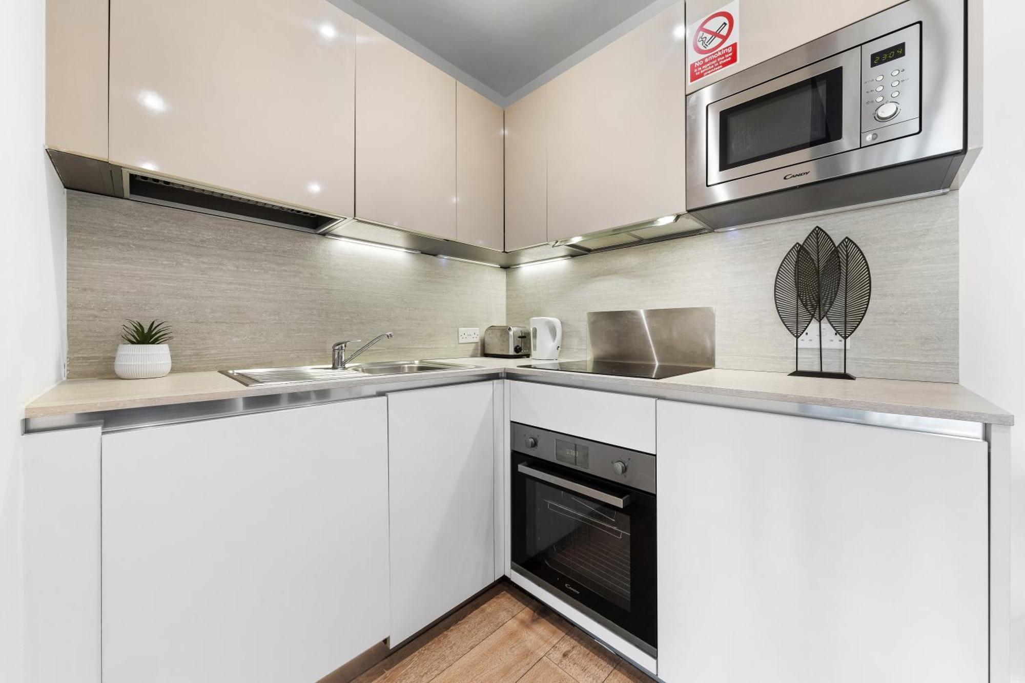 Modern One Bedroom Flat - Sleeps 5 -Near Heathrow - London Ub3 Dış mekan fotoğraf